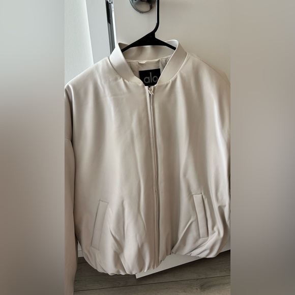 ALO Yoga Faux Leather Off-White Premier Bomber Jacket S *LNWOT* - Picture 5 of 11